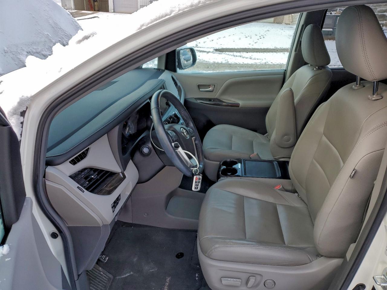 2016 Toyota Sienna Xle VIN: 5TDYK3DC4GS703370 Lot: 96045755