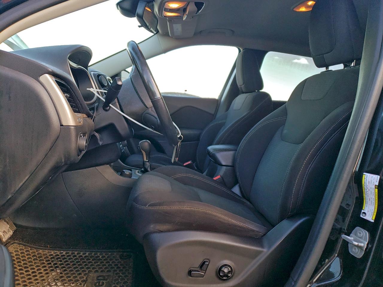 2016 Jeep Cherokee Latitude VIN: 1C4PJMCS0GW156756 Lot: 95486115