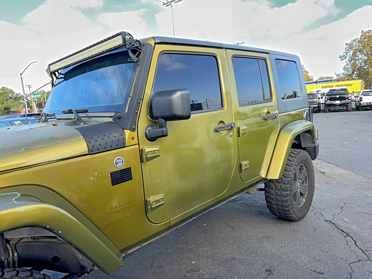2008 Jeep Wrangler Unlimited Sahara VIN: 1J4GA59148L521893 Lot: 94819545
