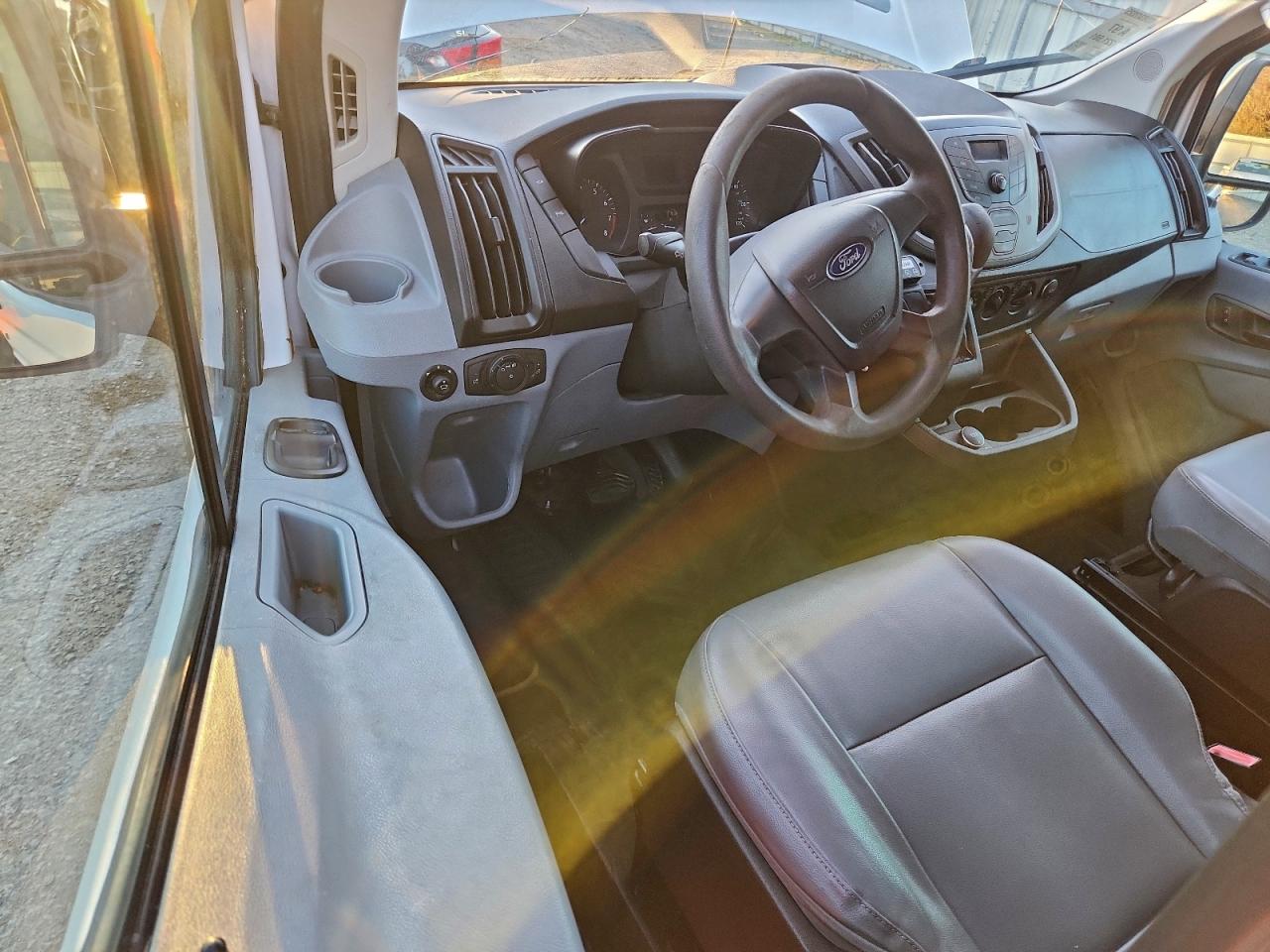 2018 Ford Transit T-150 VIN: 1FTYE2CM0JKA17823 Lot: 95759325