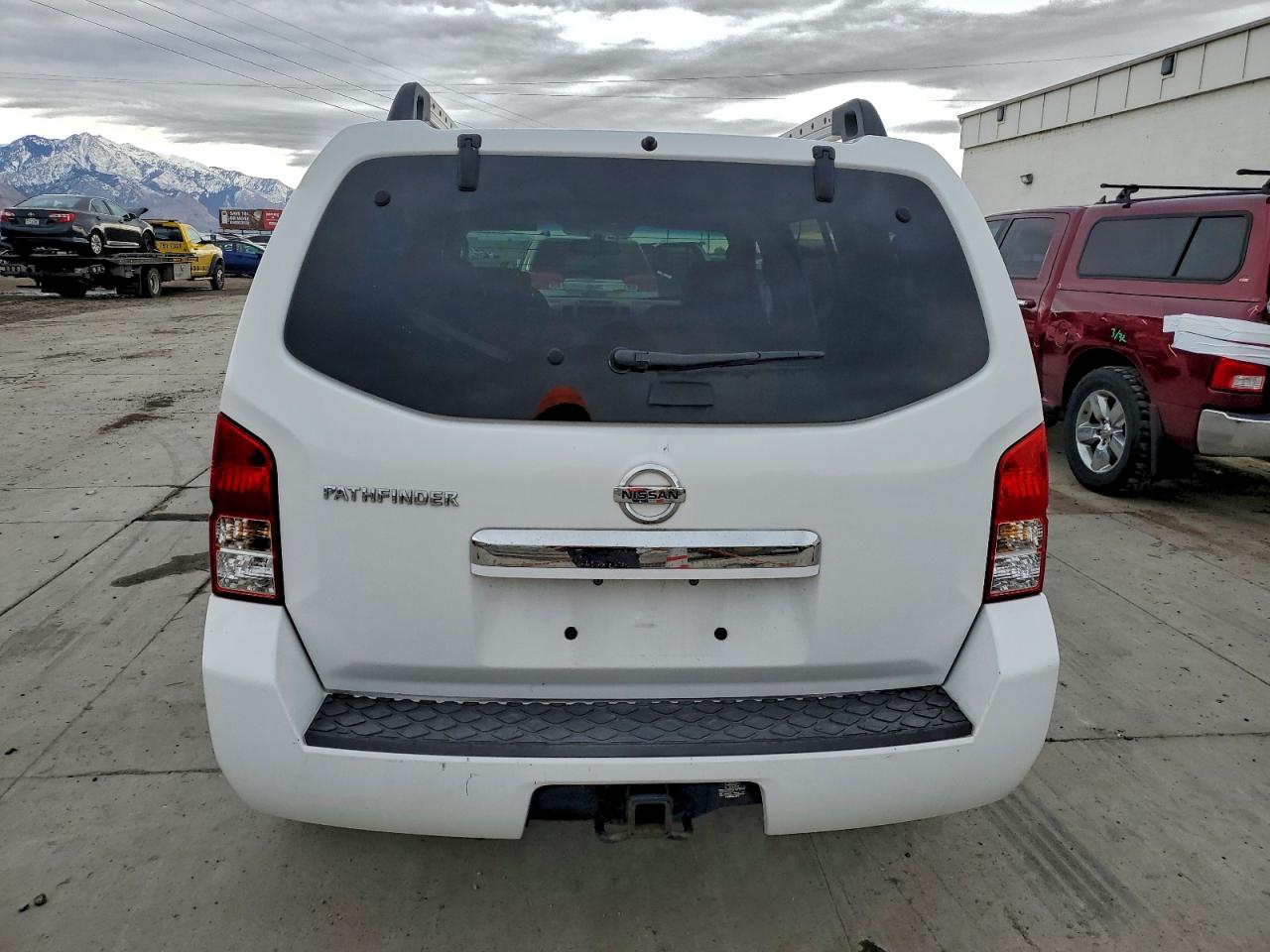 2011 Nissan Pathfinder S VIN: 5N1AR1NB4BC605596 Lot: 94989355