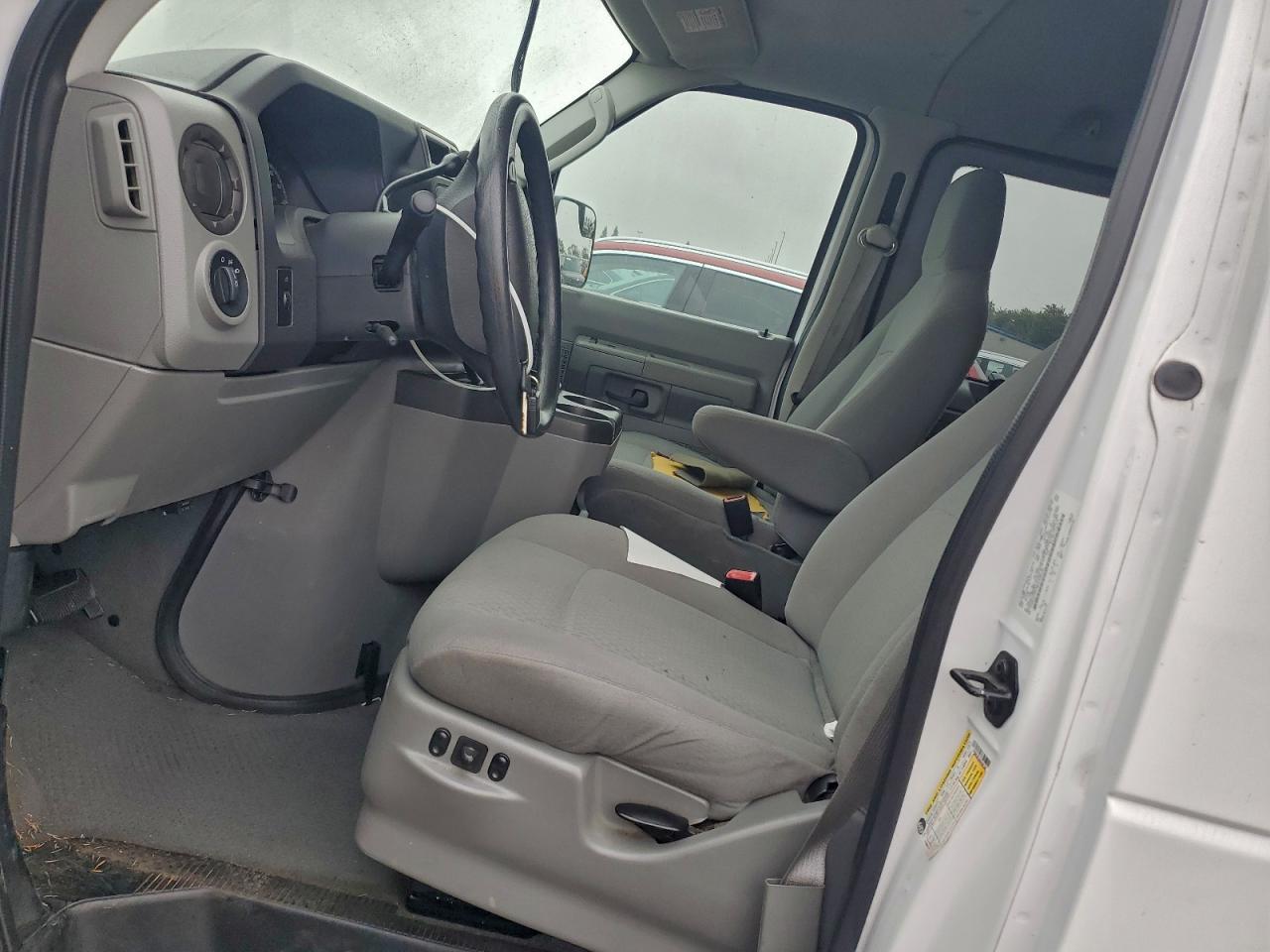 2011 Ford Econoline E350 Super Duty Wagon VIN: 1FBNE3BL3BDA59138 Lot: 96077475