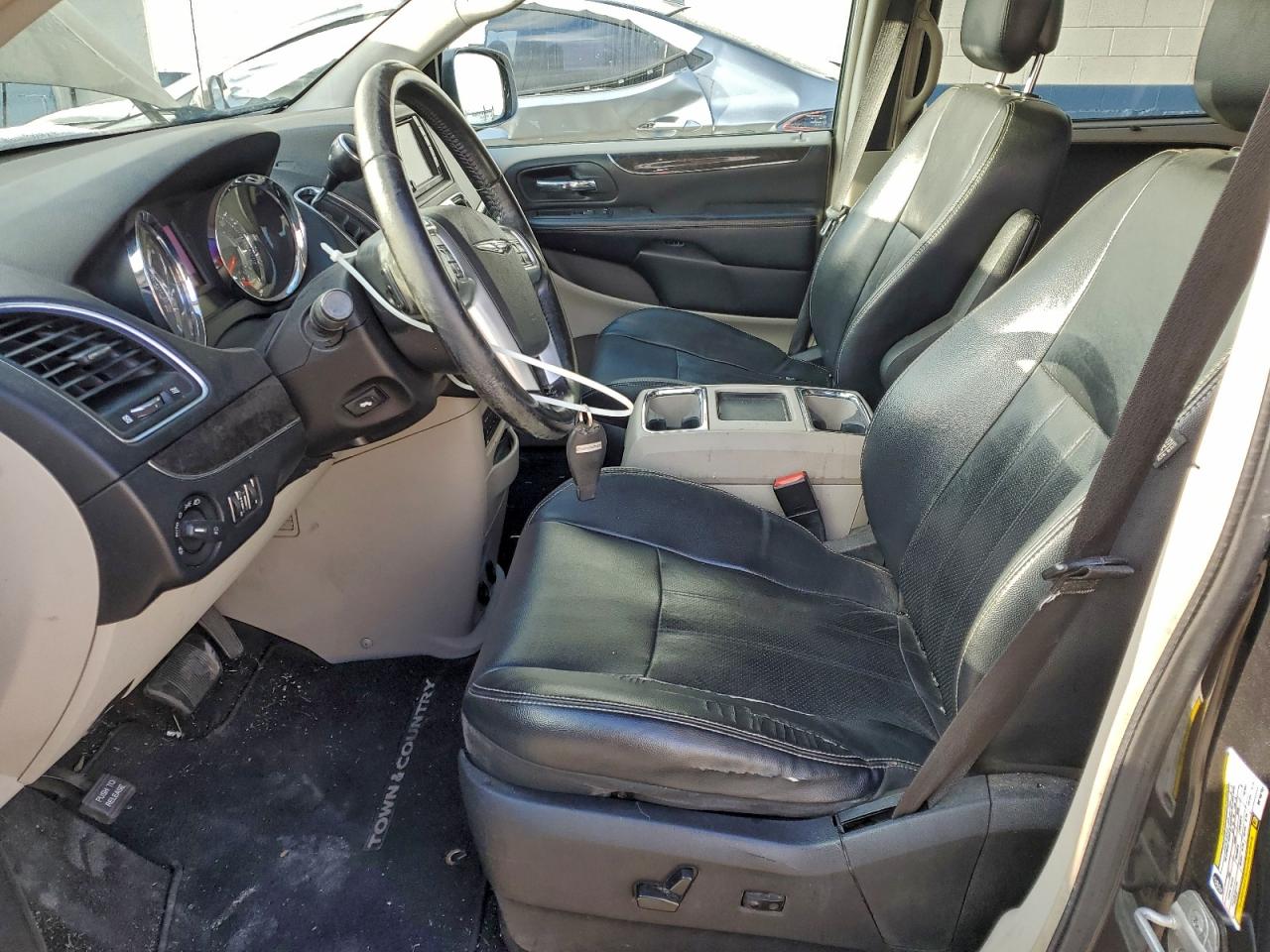 2011 Chrysler Town & Country Touring L VIN: 2A4RR8DG3BR796703 Lot: 95414785