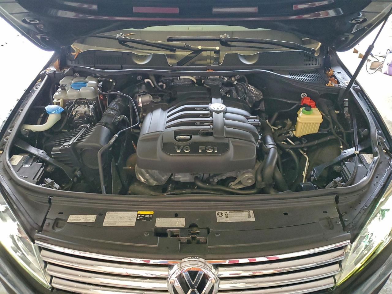 2016 Volkswagen Touareg Sport VIN: WVGEF9BP6GD002451 Lot: 94980525