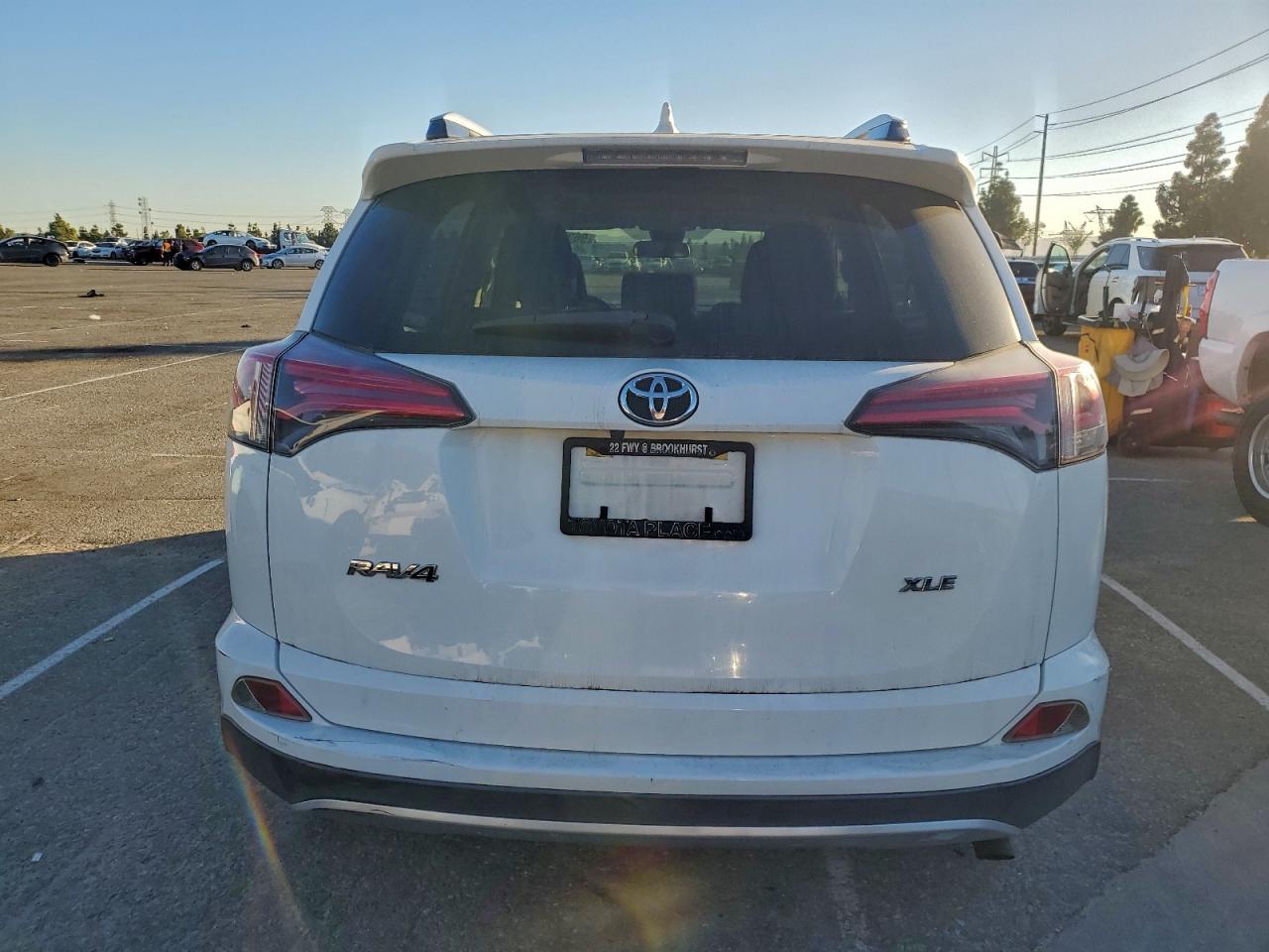 2017 Toyota Rav4 Xle VIN: JTMWFREV5HJ104555 Lot: 96308225