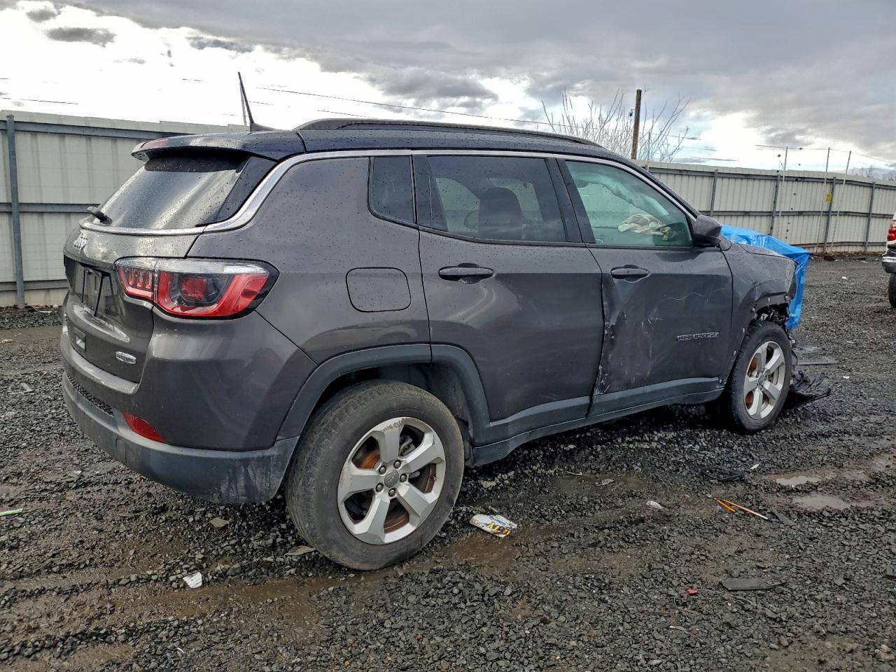 2018 Jeep Compass Latitude VIN: 3C4NJDBBXJT161694 Lot: 97439235