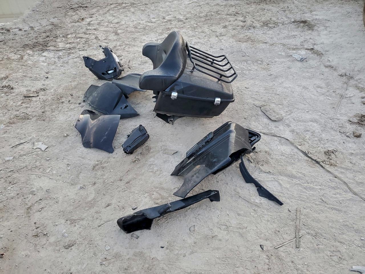 2015 Harley-Davidson Fltrxs Road Glide Special VIN: 1HD1KTM18FB613255 Lot: 94442065