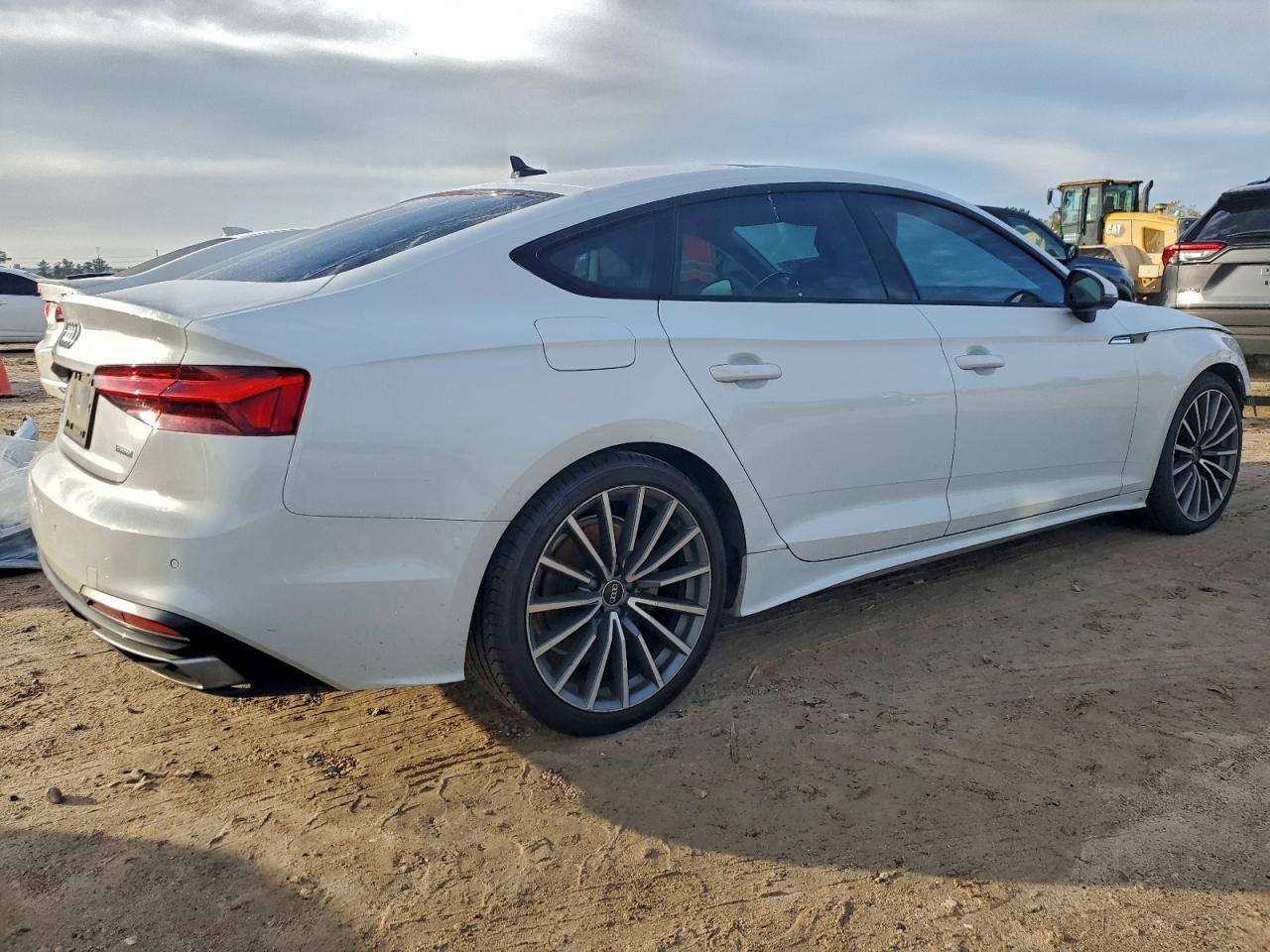 Фото: WAUCBCF57NA005156