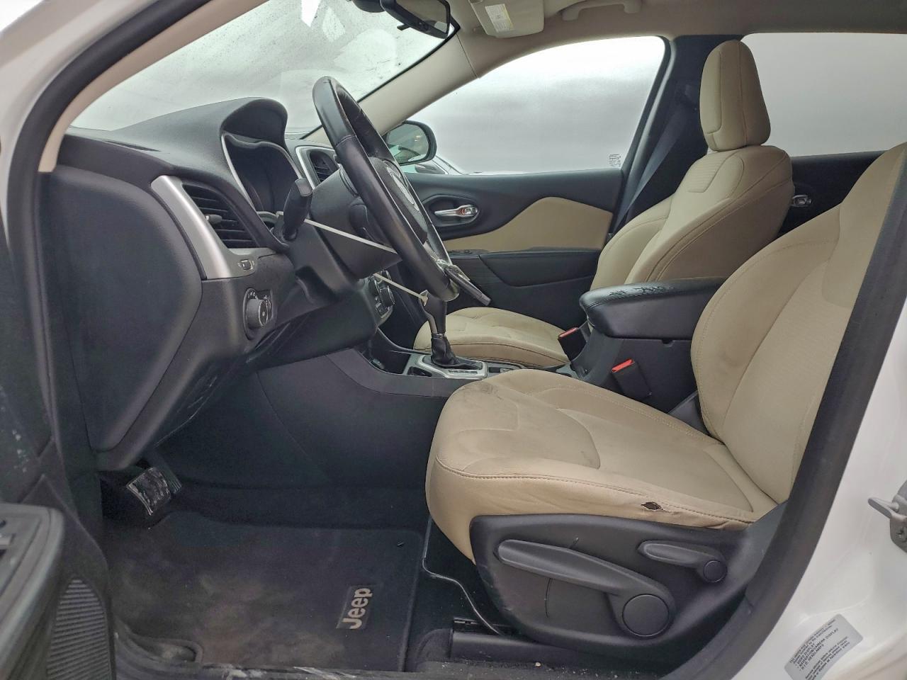 2015 Jeep Cherokee Latitude VIN: 1C4PJLCB2FW597040 Lot: 91709885