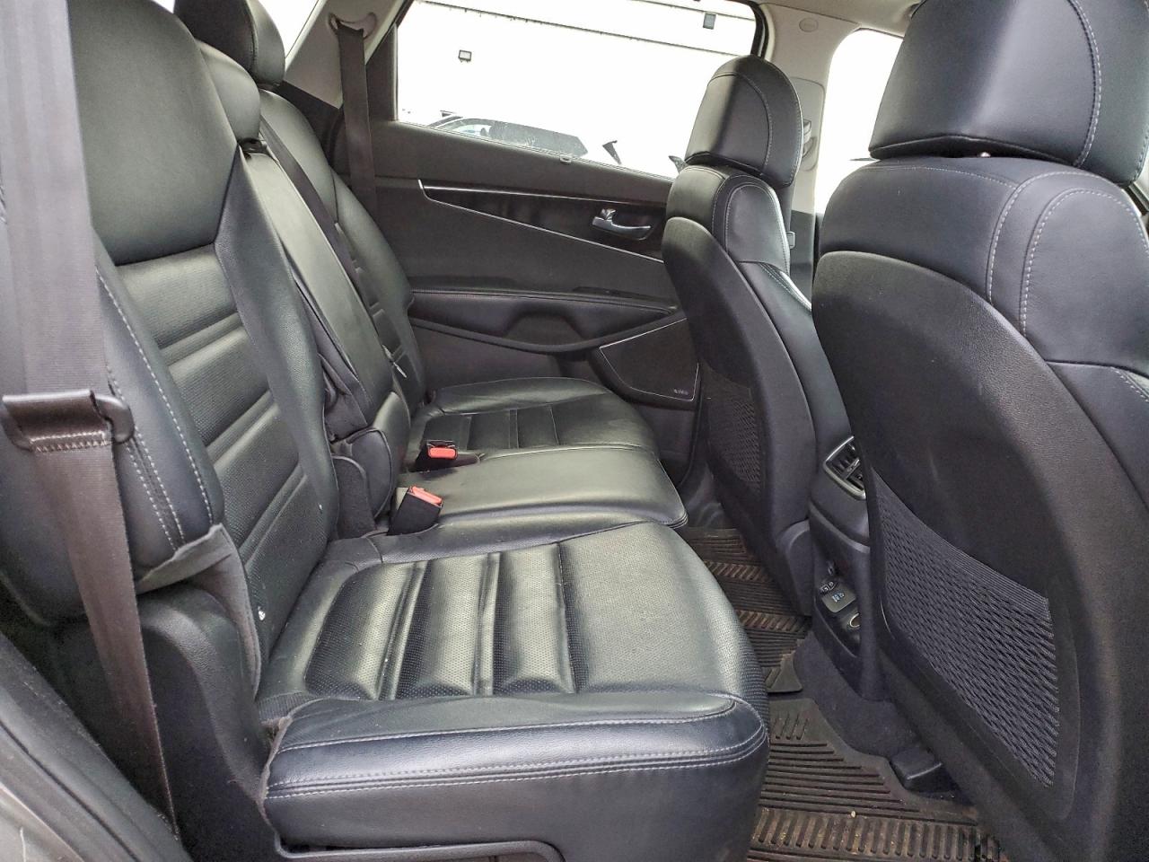 2017 Kia Sorento Sx VIN: 5XYPKDA5XHG228250 Lot: 94749945