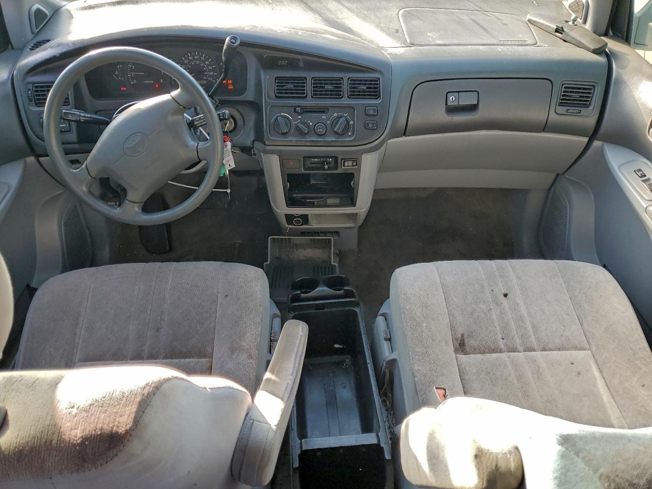 1998 Toyota Sienna Le VIN: 4T3ZF13CXWU066898 Lot: 95279375