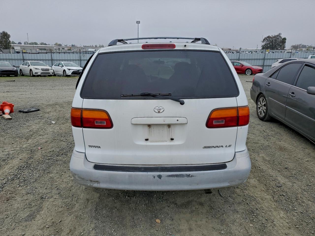 2000 Toyota Sienna Le VIN: 4T3ZF13C7YU243233 Lot: 96838065