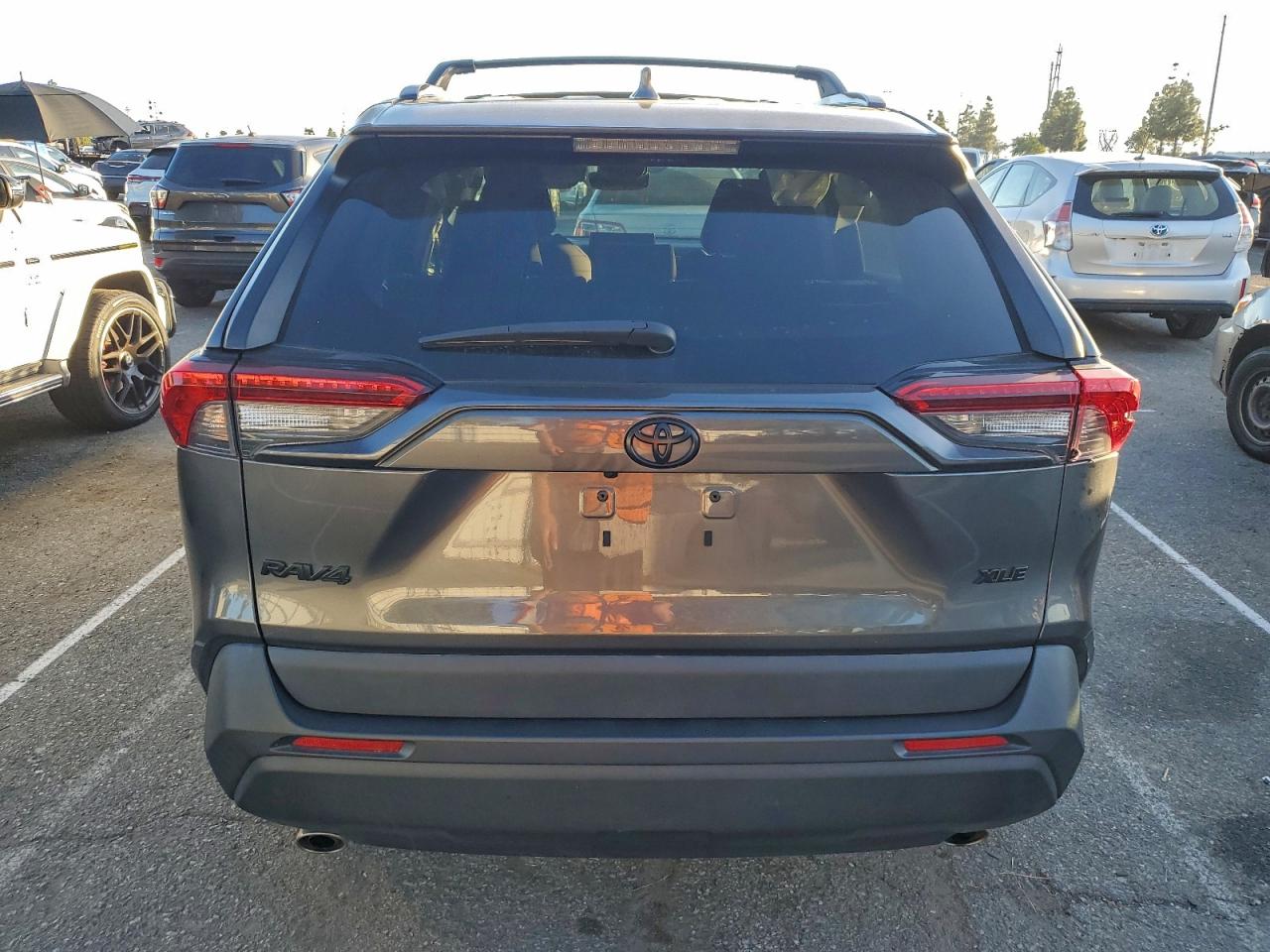 2021 Toyota Rav4 Xle VIN: 2T3W1RFV4MC147634 Lot: 94948975