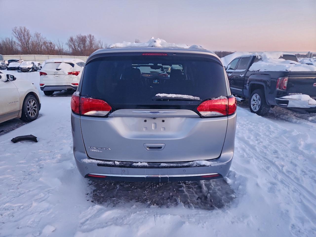 2018 Chrysler Pacifica Touring L VIN: 2C4RC1BG7JR185833 Lot: 92862205