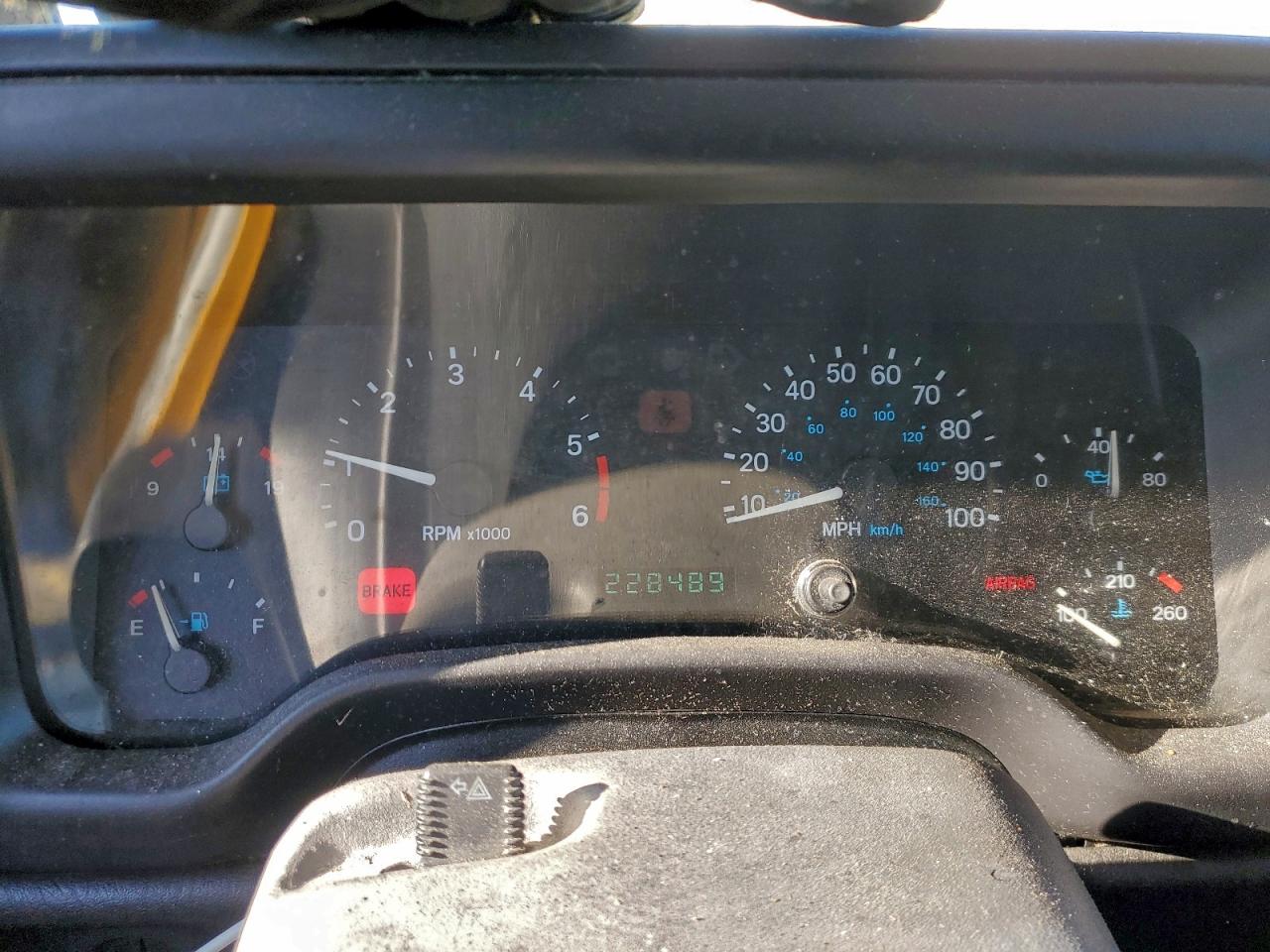 2000 Jeep Wrangler / Tj Se VIN: 1J4FA29P9YP705718 Lot: 96223575