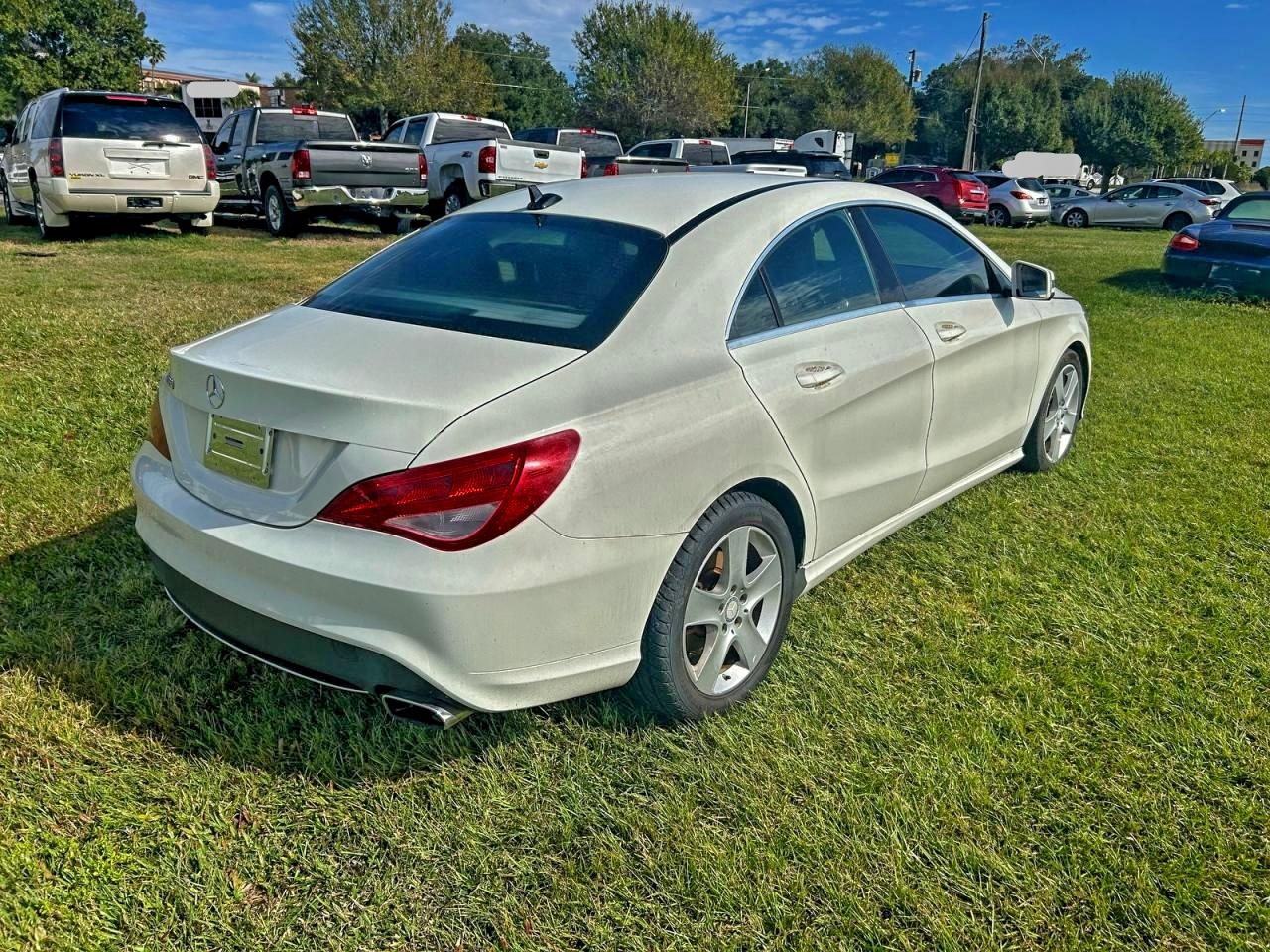 Фото: WDDSJ4EBXFN222571