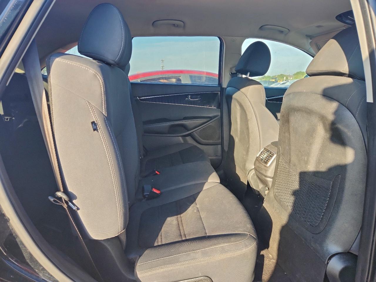 2019 Kia Sorento L VIN: 5XYPG4A34KG475903 Lot: 98031775