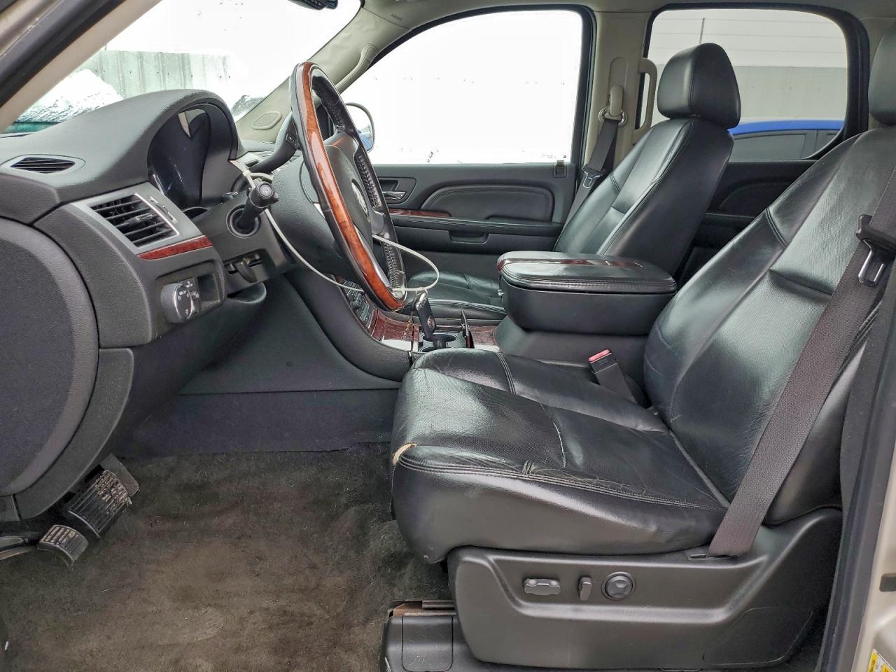 2008 Cadillac Escalade Luxury VIN: 1GYFK63818R115412 Lot: 95155845