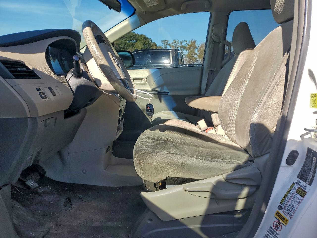 2011 Toyota Sienna VIN: 5TDZK3DC2BS050762 Lot: 95861035