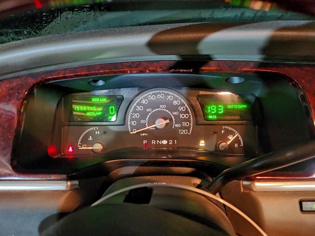 2004 Lincoln Town Car Ultimate VIN: 1LNHM83W64Y641176 Lot: 94808365