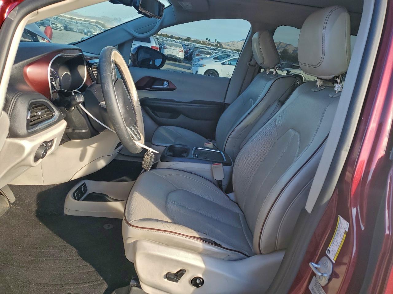 2017 Chrysler Pacifica Limited VIN: 2C4RC1GG7HR647701 Lot: 94828905