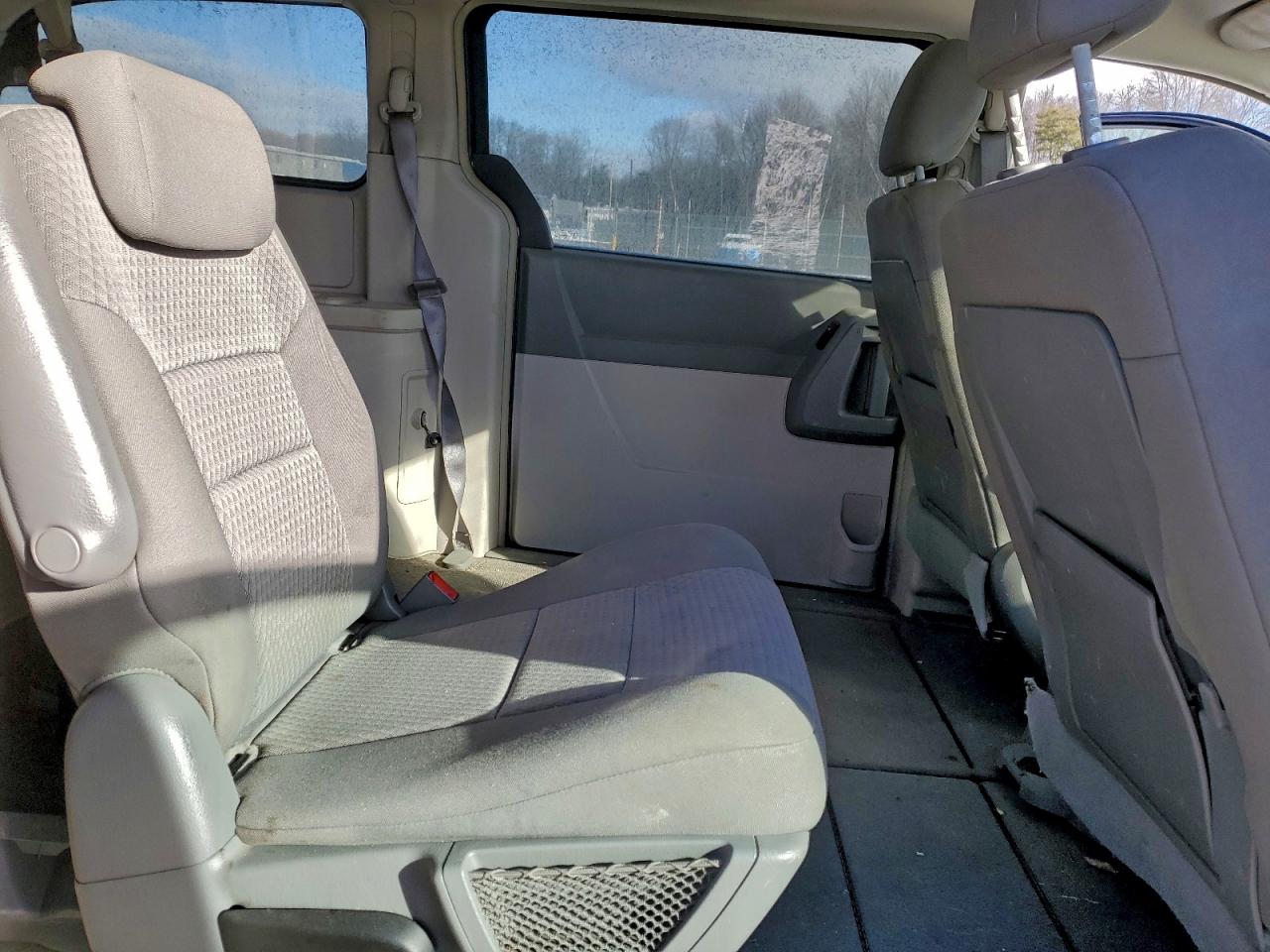 2008 Chrysler Town & Country Lx VIN: 2A8HR44H78R115978 Lot: 93944235