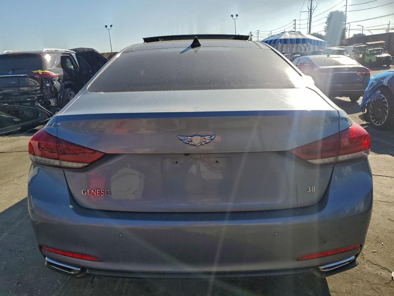 2015 Hyundai Genesis 3.8L VIN: KMHGN4JE6FU090060 Lot: 92703645