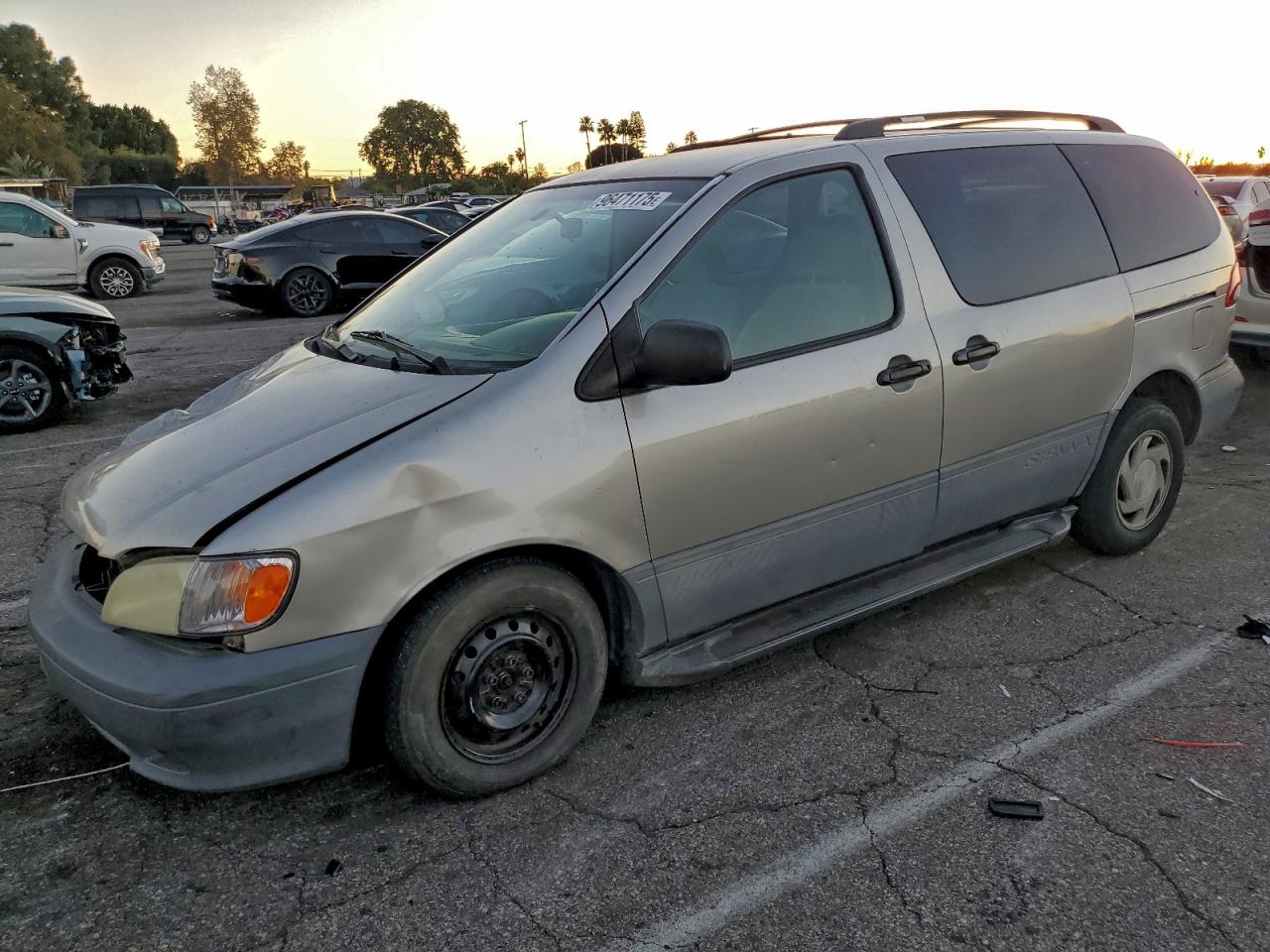 2001 Toyota Sienna Le