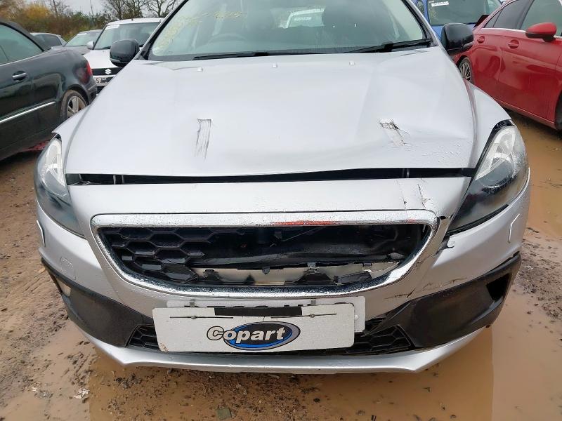 2013 VOLVO V40 D2 CROSS COUNTRY LUX 5DR