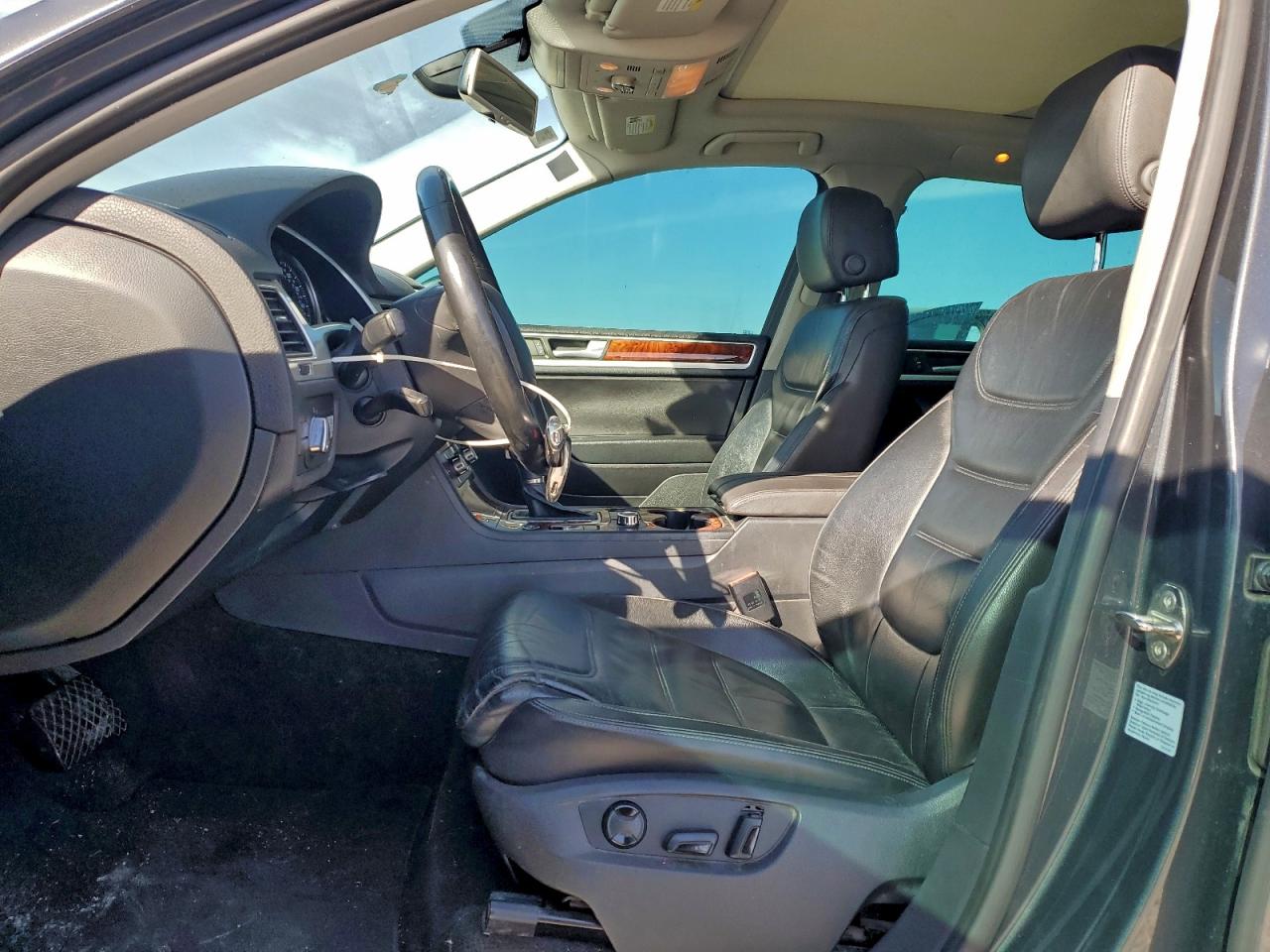 2014 Volkswagen Touareg V6 Tdi VIN: WVGEP9BP3ED012784 Lot: 96776405