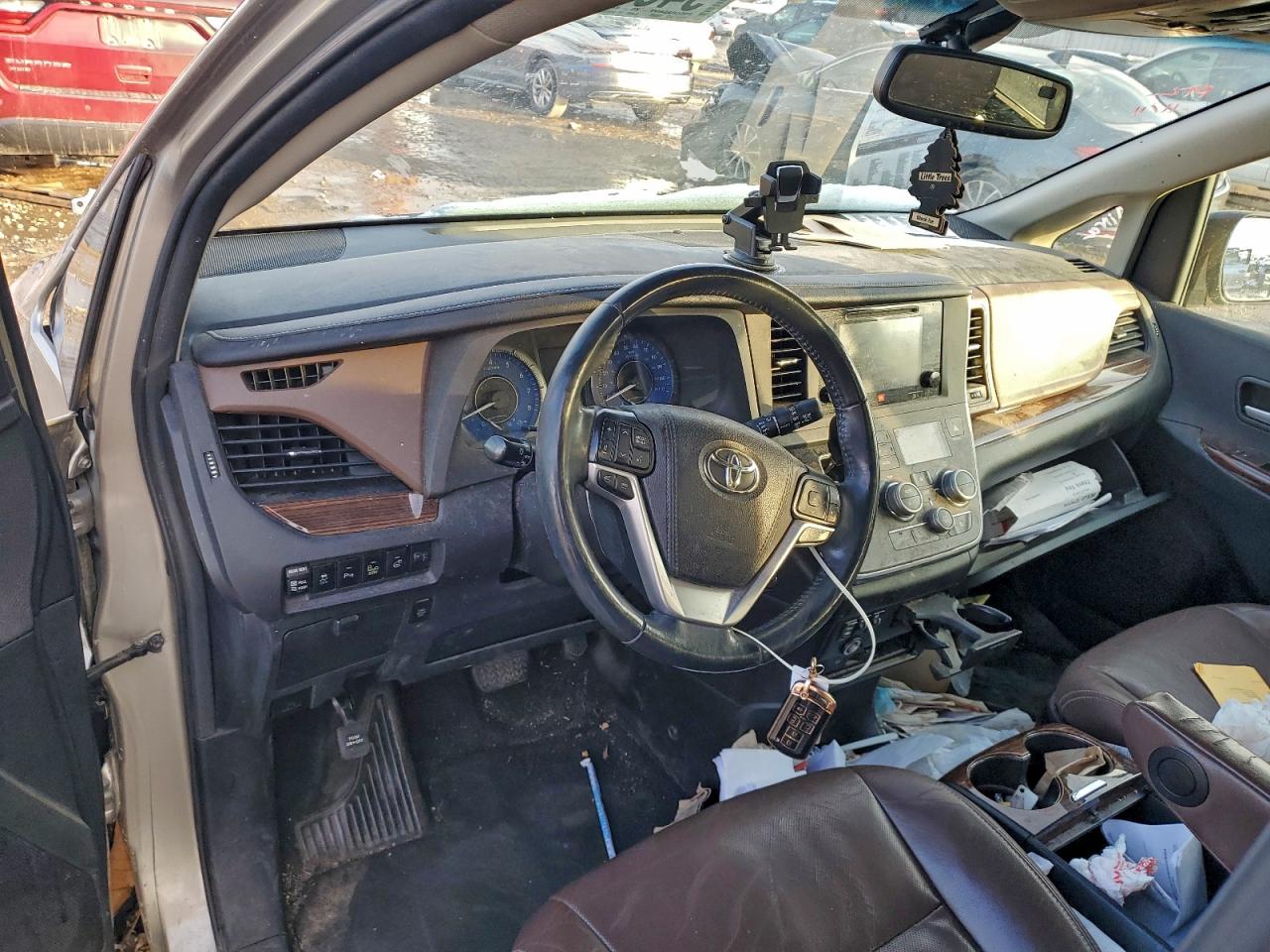 2015 Toyota Sienna Xle VIN: 5TDYK3DC6FS664134 Lot: 94819515