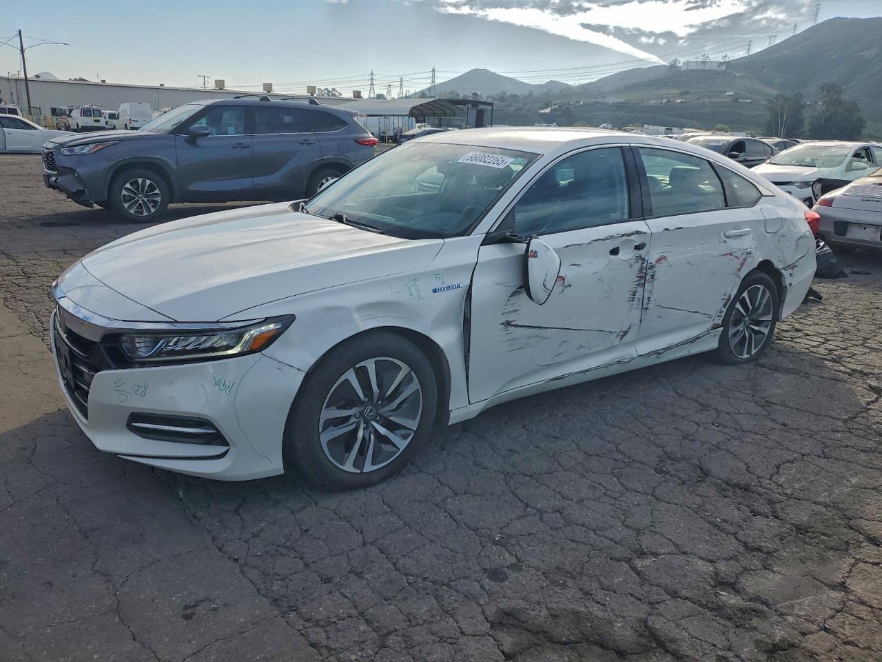 2018 Honda Accord Hybrid VIN: 1HGCV3F15JA000850 Lot: 98082265