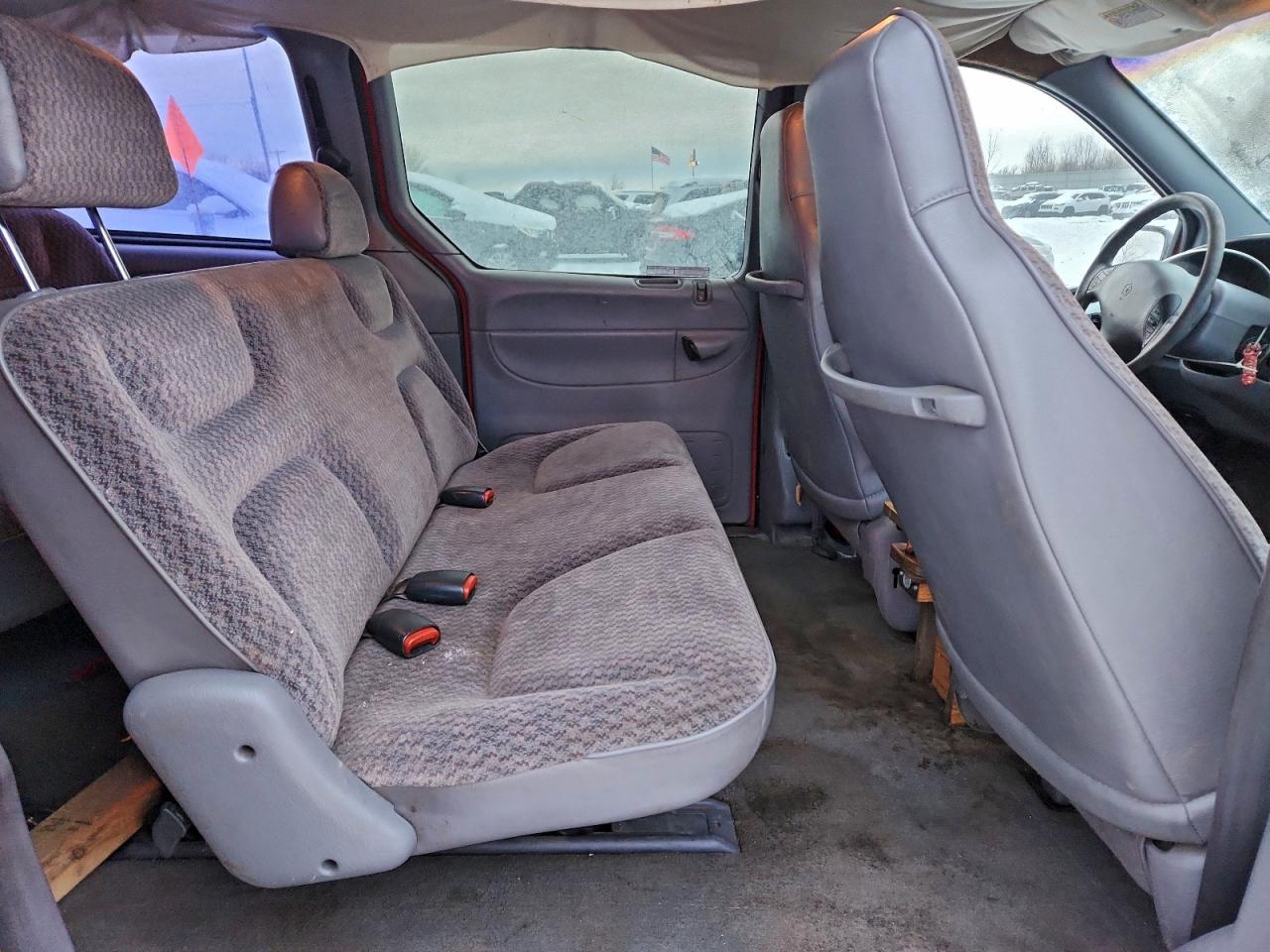 1999 Dodge Grand Caravan VIN: 2B4GP2432XR115061 Lot: 95209065