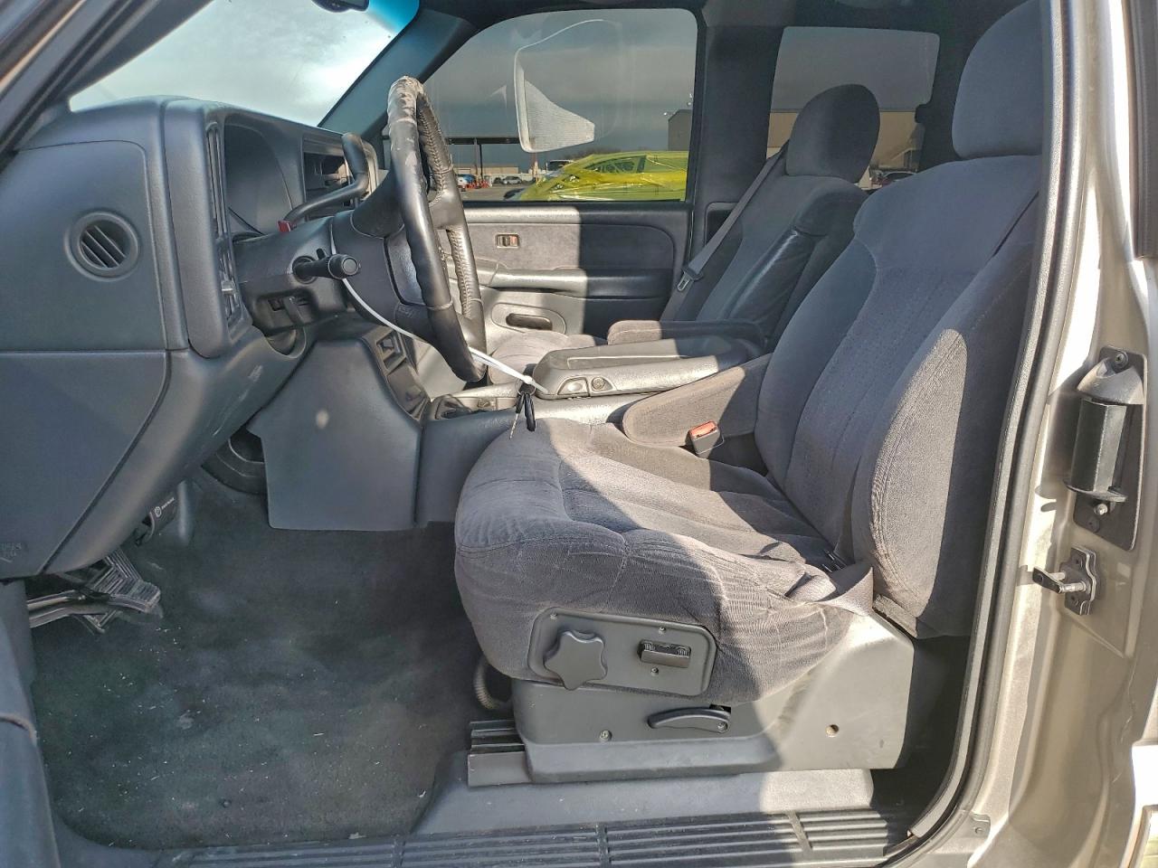 2002 Chevrolet Silverado C1500 VIN: 2GCEC19T621172556 Lot: 95393405