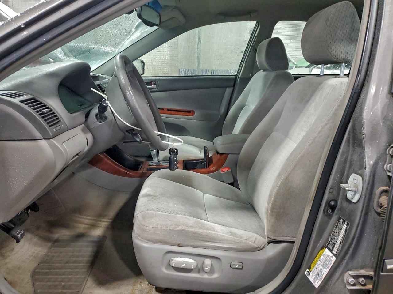 2004 Toyota Camry Le VIN: 4T1BE32K54U919495 Lot: 95271035