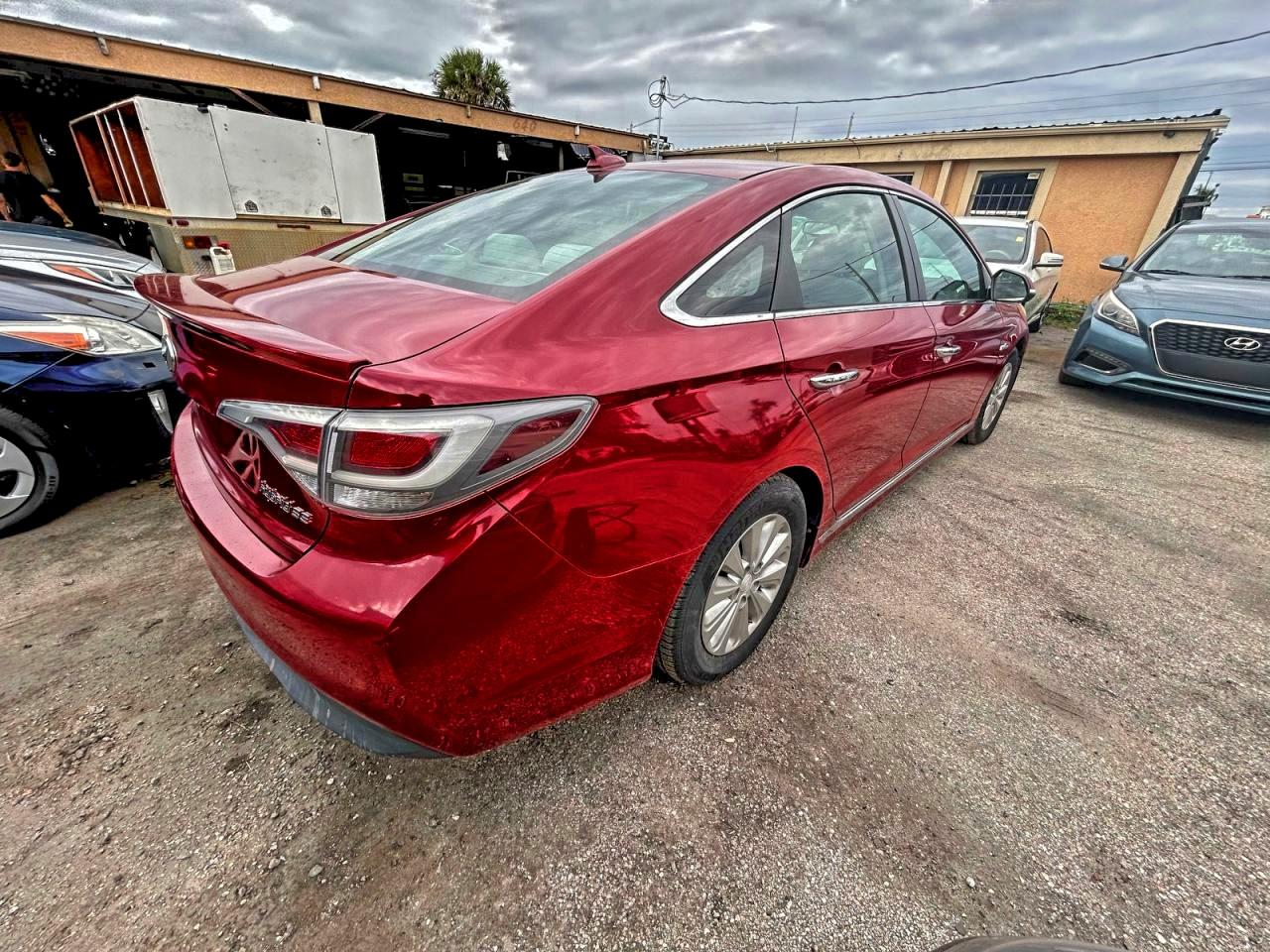 Фото: KMHE24L15GA038612