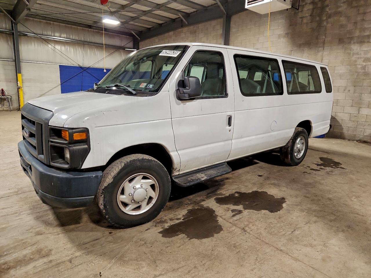 2013 Ford Econoline E350 Super Duty Wagon