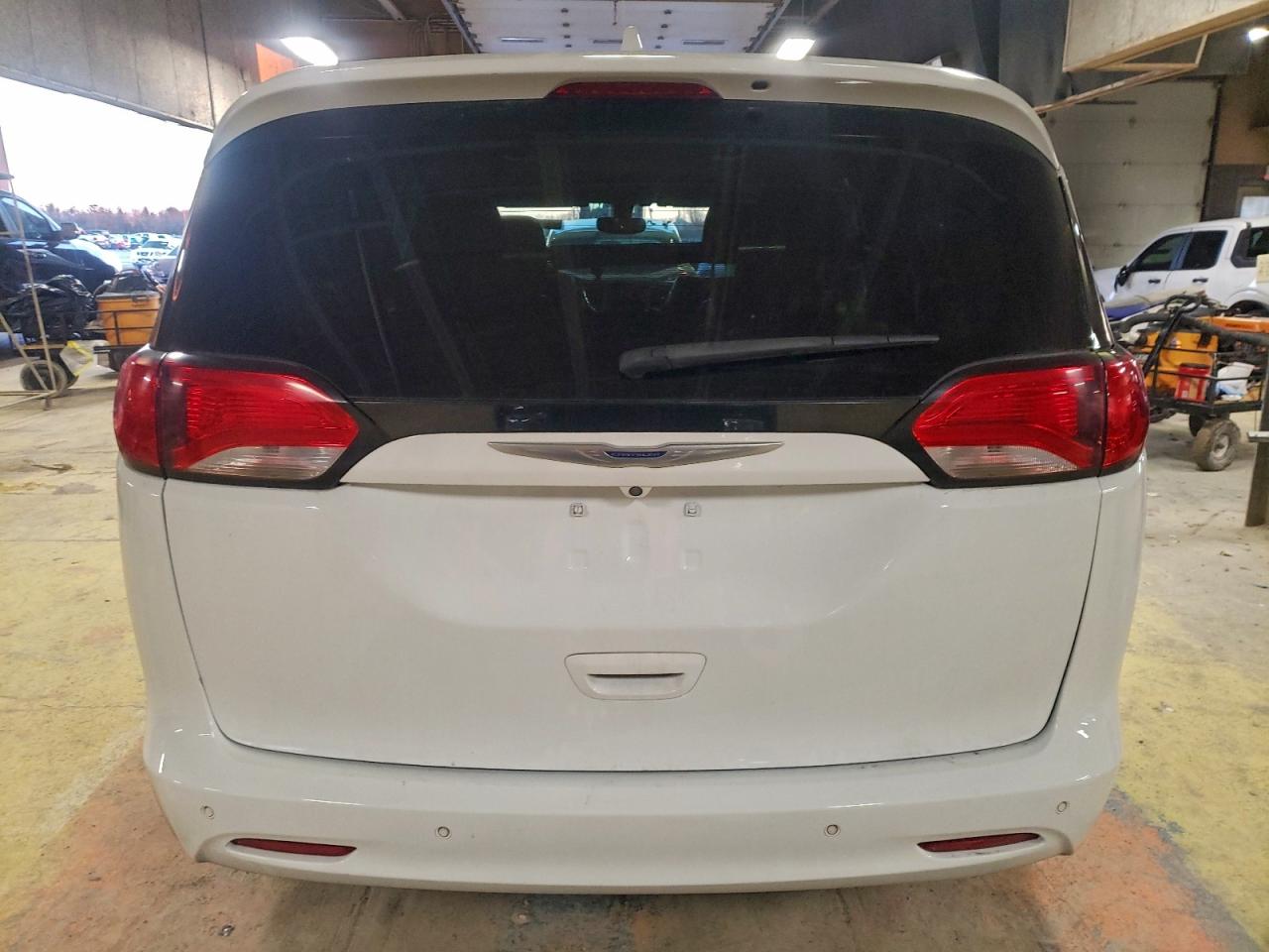 2020 Chrysler Pacifica Touring L VIN: 2C4RC1BG4LR272690 Lot: 94638175