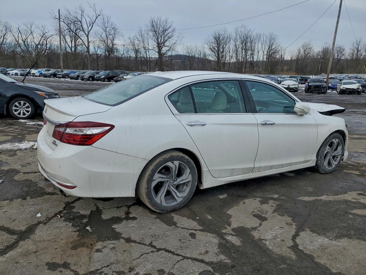 2016 Honda Accord Touring VIN: 1HGCR3F94GA025211 Lot: 97447485