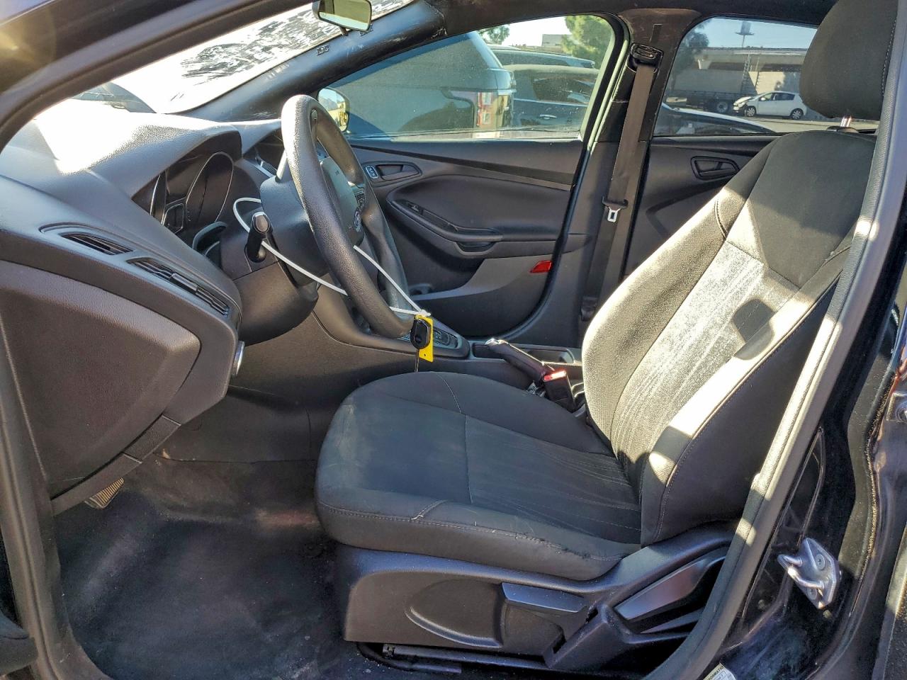 2018 Ford Focus S VIN: 1FADP3E29JL304054 Lot: 95289235