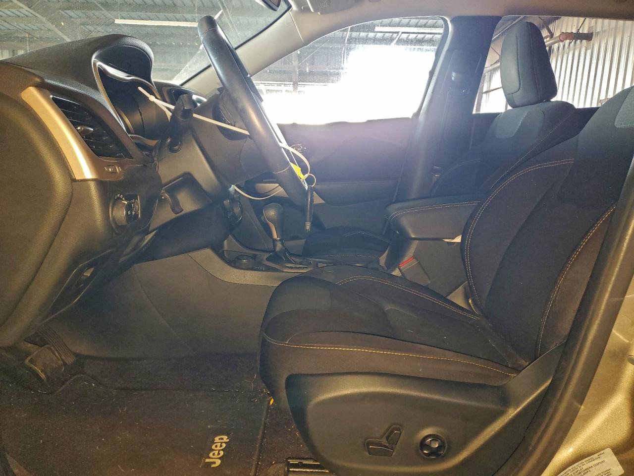 2017 Jeep Cherokee Latitude VIN: 1C4PJMCS1HW606397 Lot: 95024775