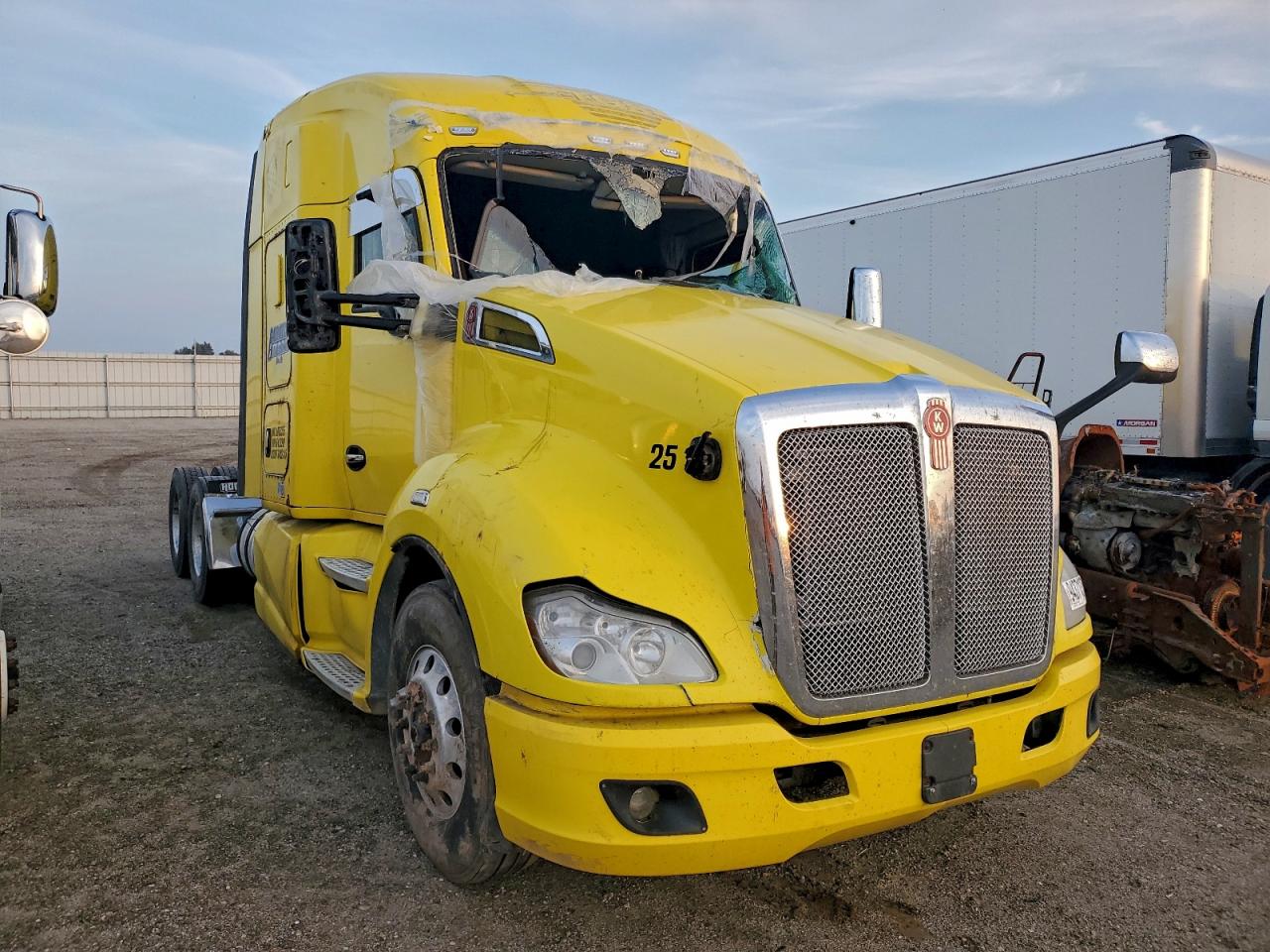 2020 Kenworth Constructi - Semi Truck VIN: 3WKYDP9X4LF416219 Lot: 94371375