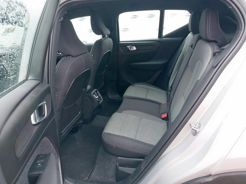 2022 VOLVO XC40 2.0 B3P PLUS DARK 5DR AUTO