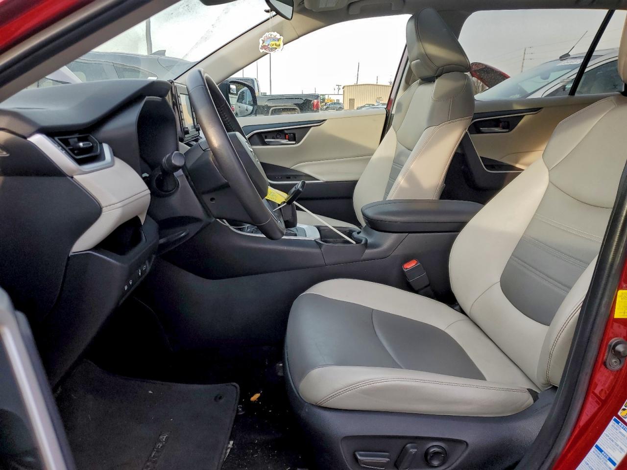 2020 Toyota Rav4 Xle Premium VIN: 2T3A1RFV2LC110641 Lot: 95980435