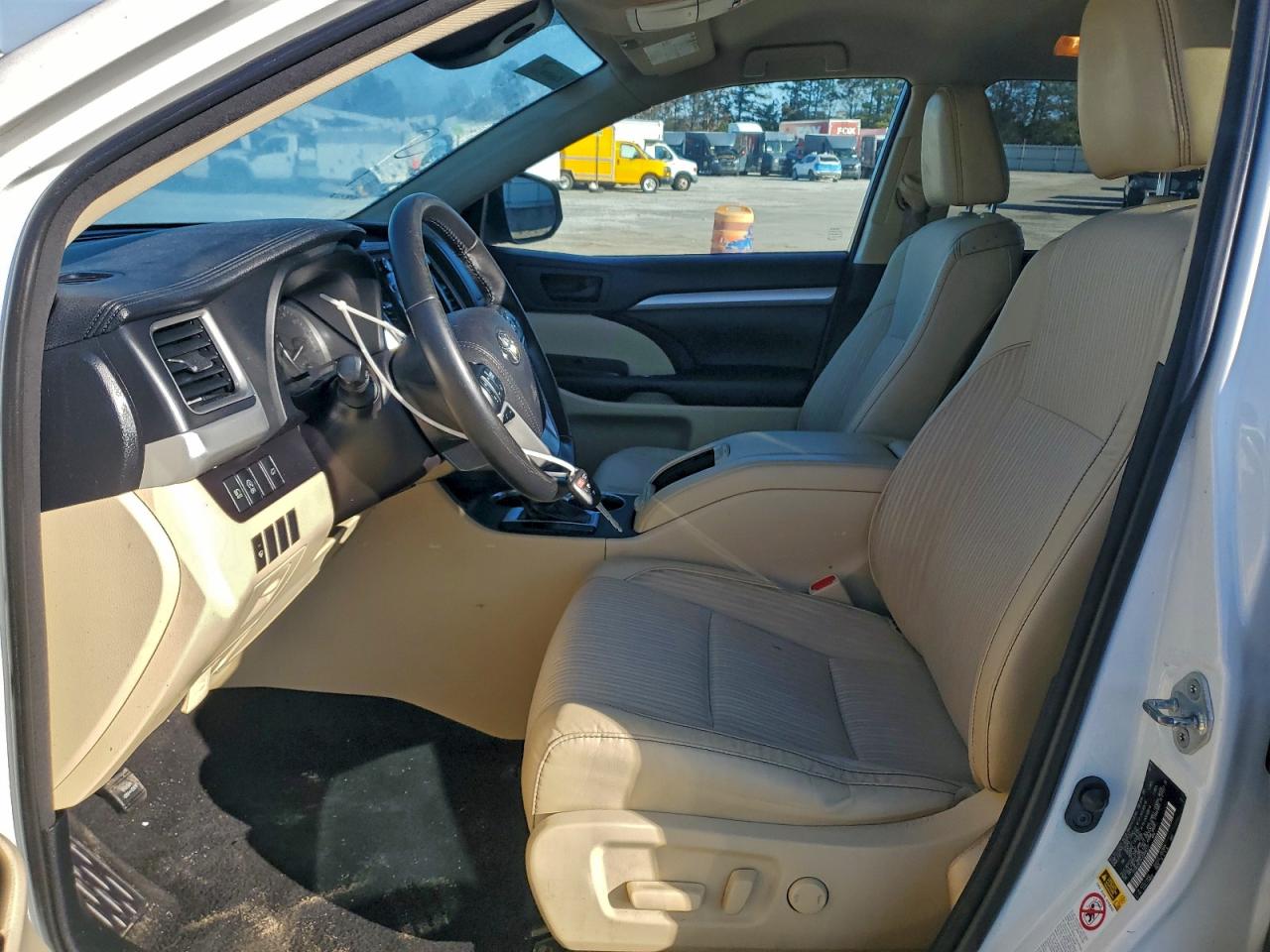 2018 Toyota Highlander Le VIN: 5TDBZRFH4JS848137 Lot: 95073965