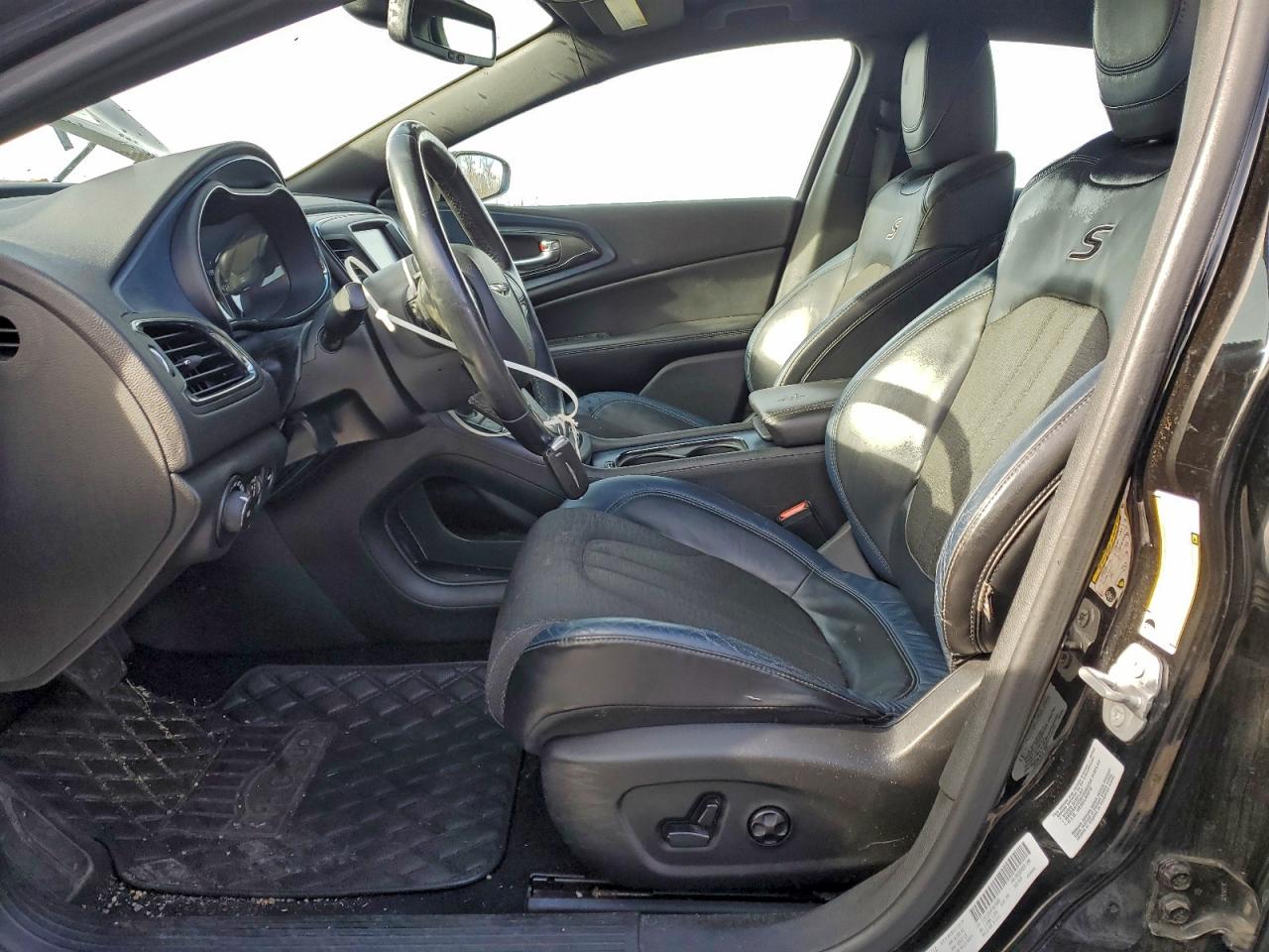 2015 Chrysler 200 S VIN: 1C3CCCDGXFN618066 Lot: 95414555