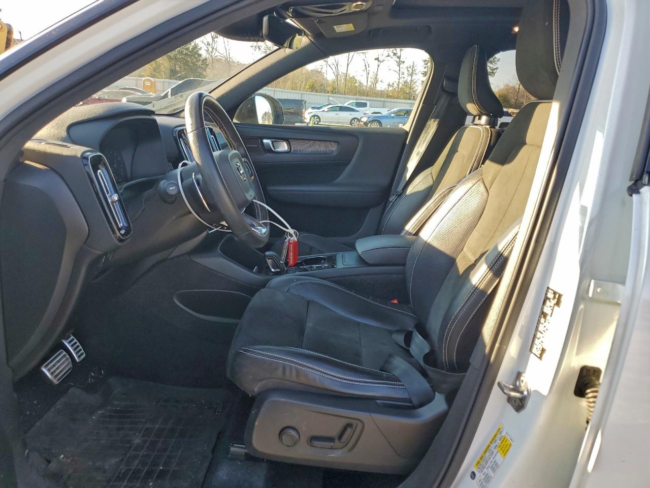 2019 Volvo Xc40 T5 R-Design VIN: YV4162UM4K2045622 Lot: 94366745