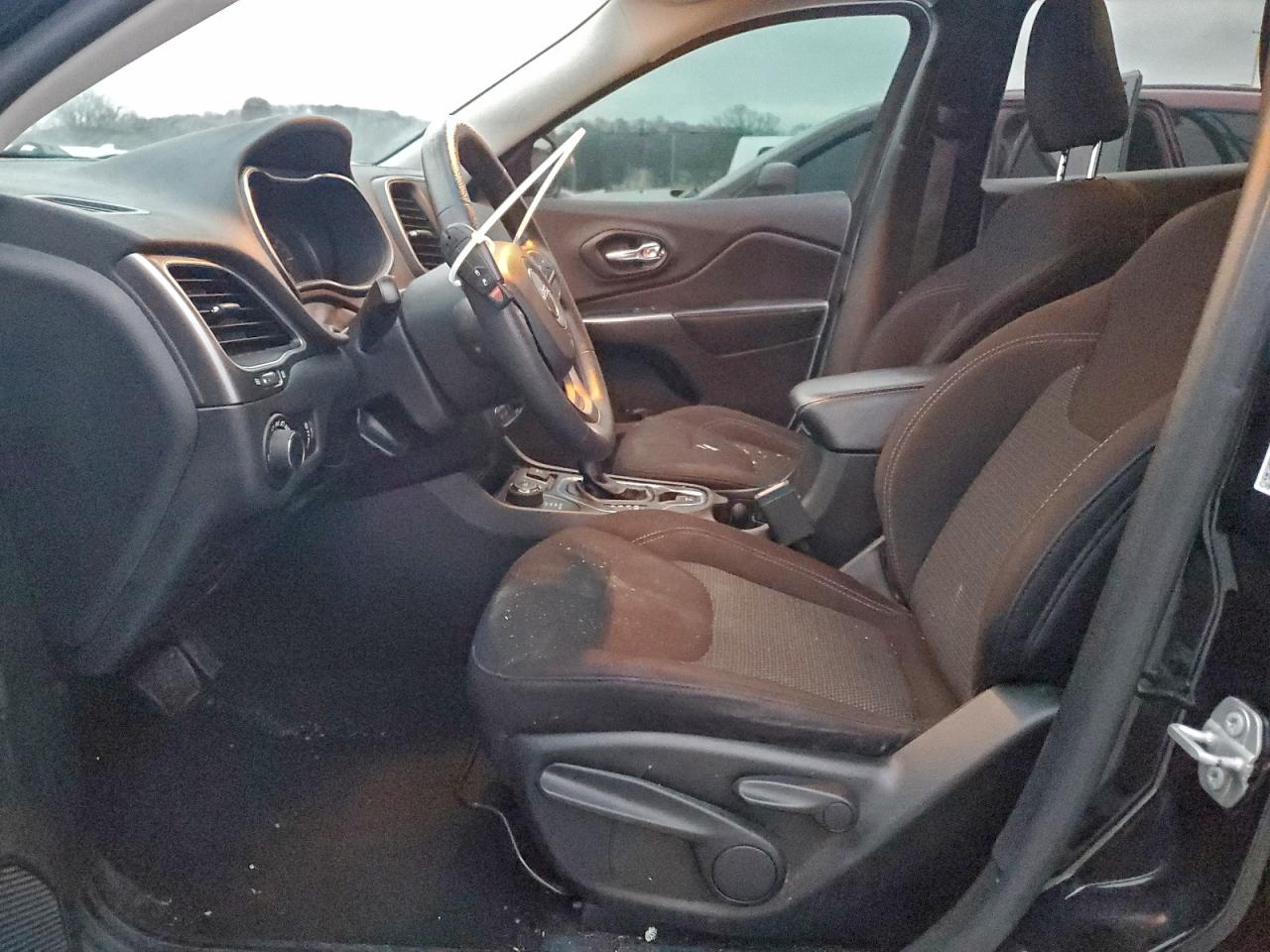 2020 Jeep Cherokee Latitude VIN: 1C4PJMCB0LD587085 Lot: 96156035