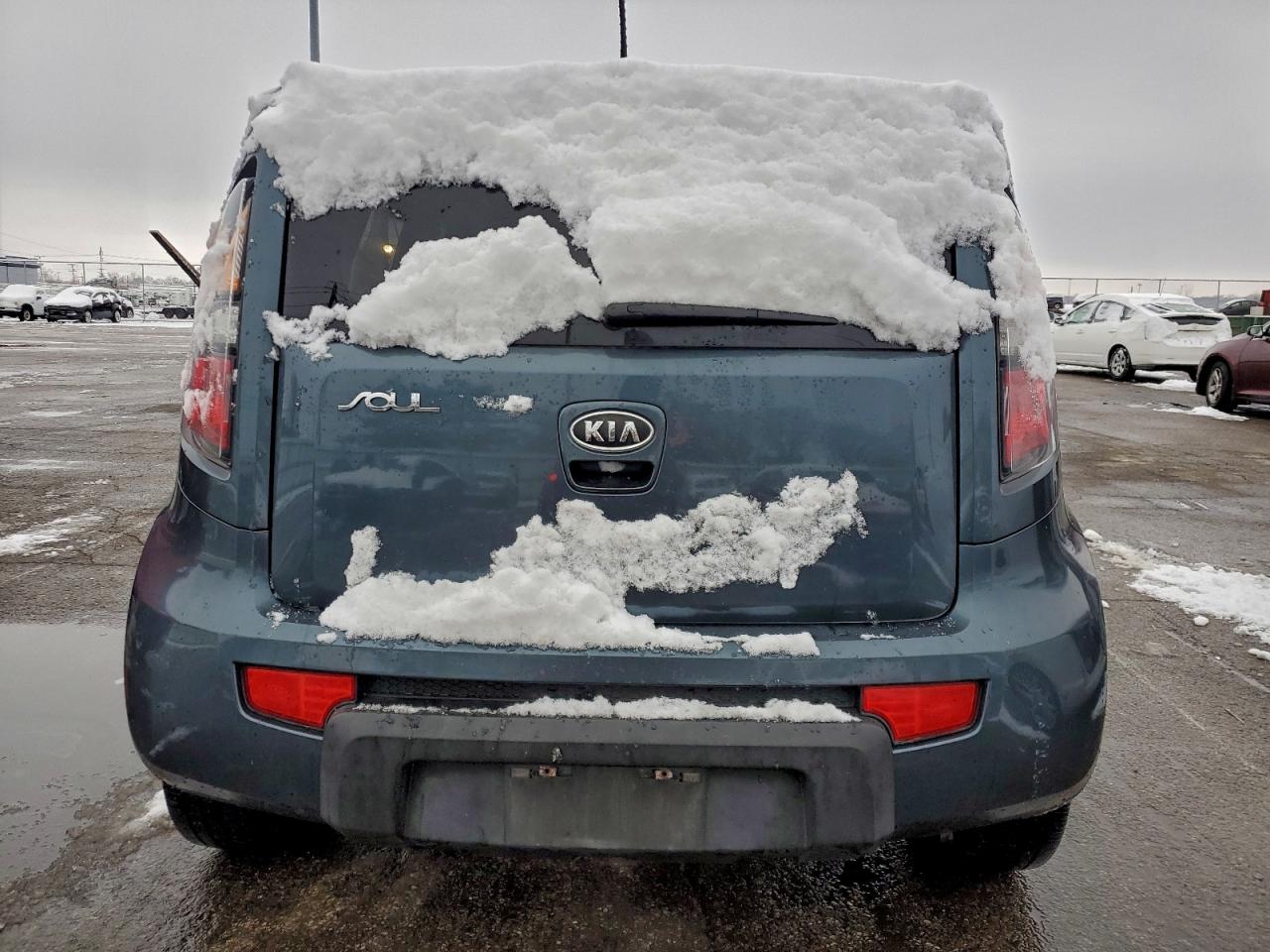 2011 Kia Soul + VIN: KNDJT2A27B7256525 Lot: 94929285