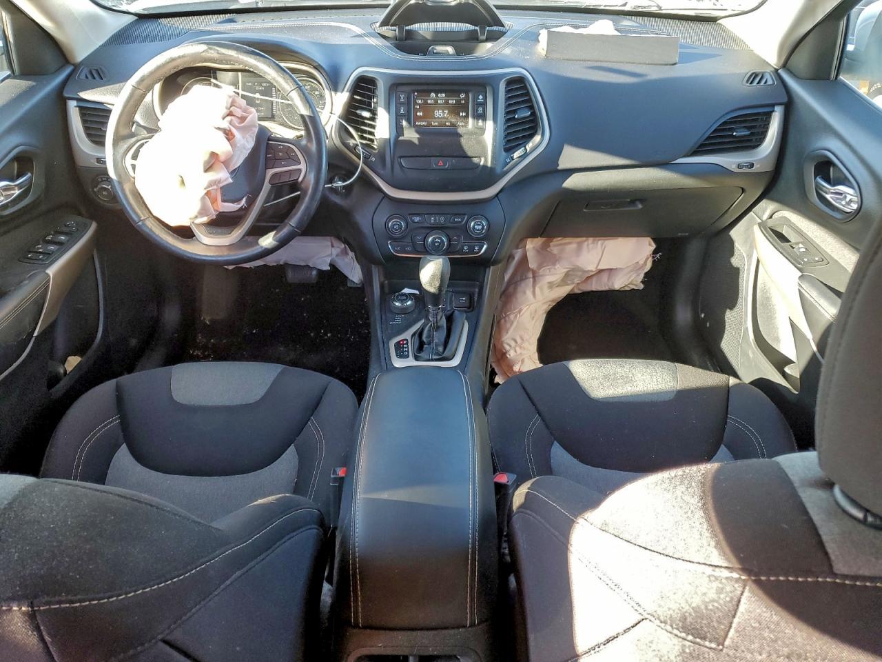 2018 Jeep Cherokee Latitude VIN: 1C4PJMCX4JD528940 Lot: 95083355